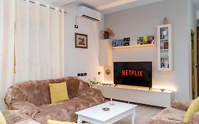 Spacious & Relaxing Home With Free Parking